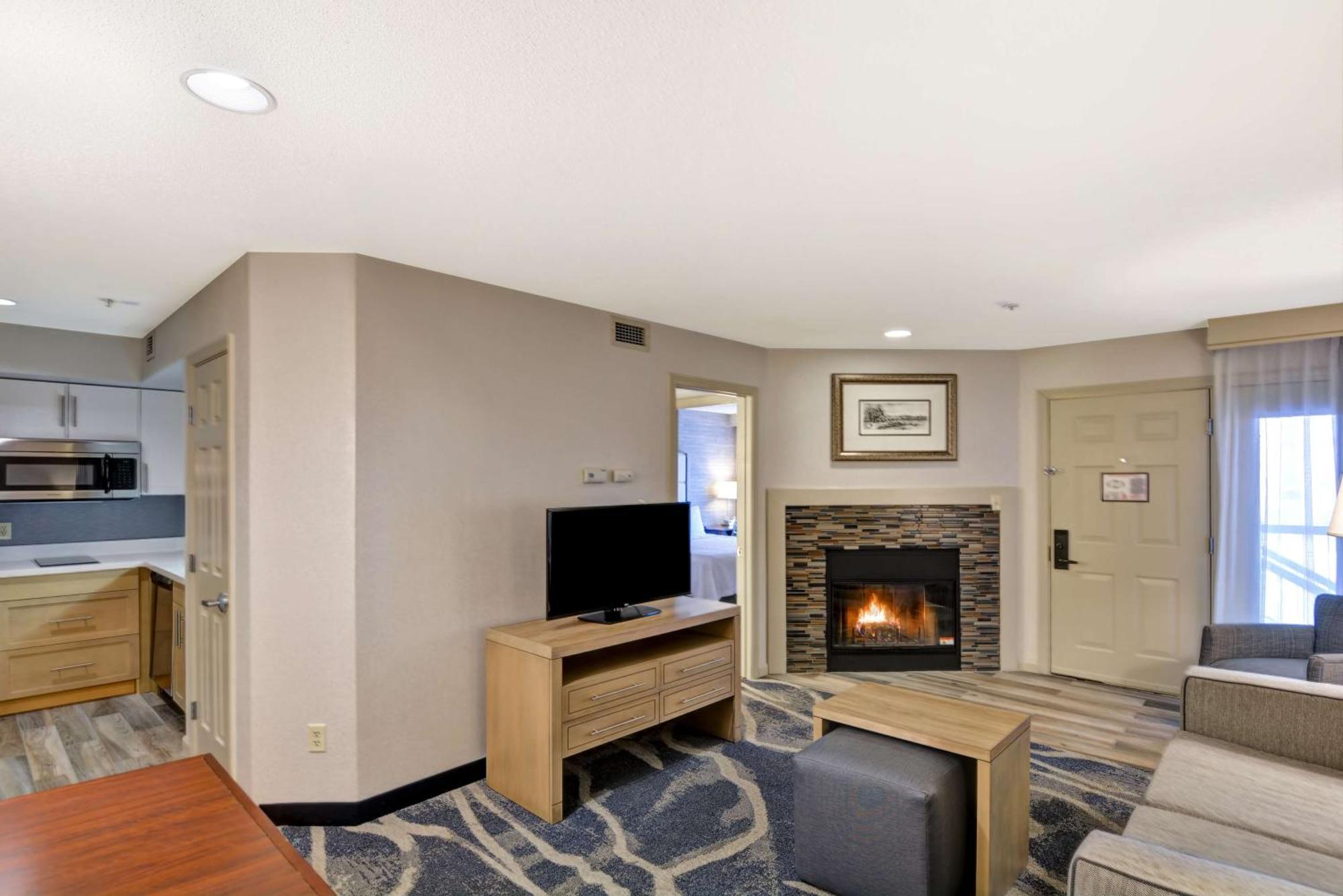 Homewood Suites By Hilton Windsor Locks Hartford Екстер'єр фото
