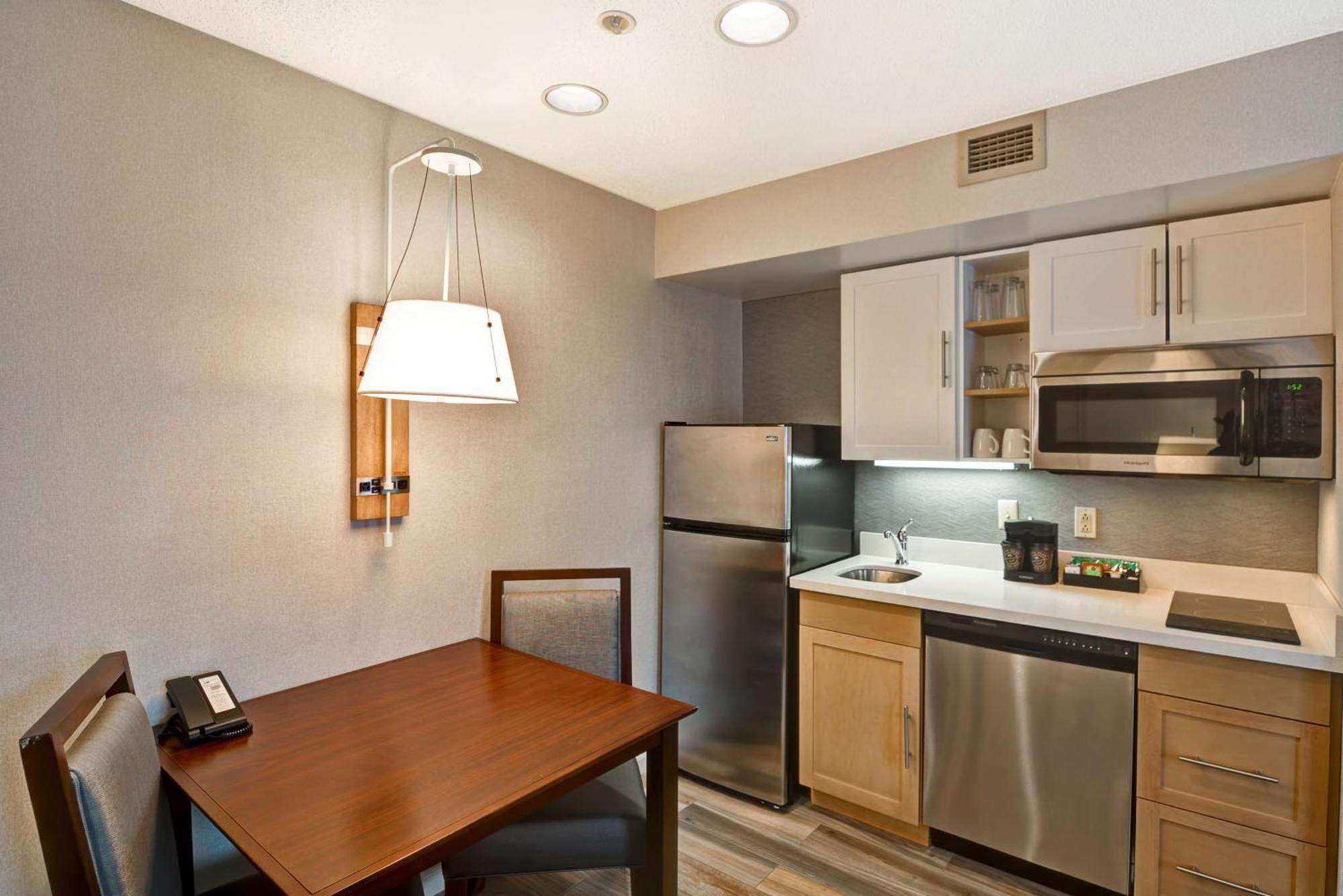Homewood Suites By Hilton Windsor Locks Hartford Екстер'єр фото