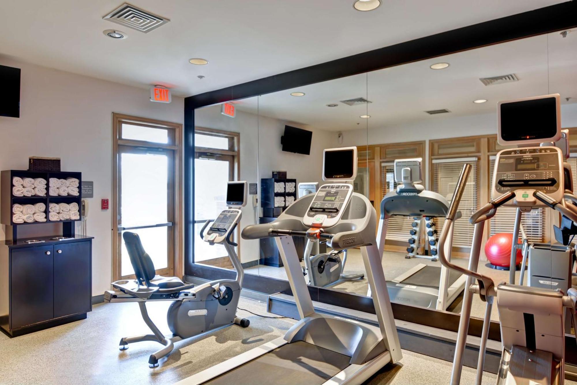 Homewood Suites By Hilton Windsor Locks Hartford Екстер'єр фото